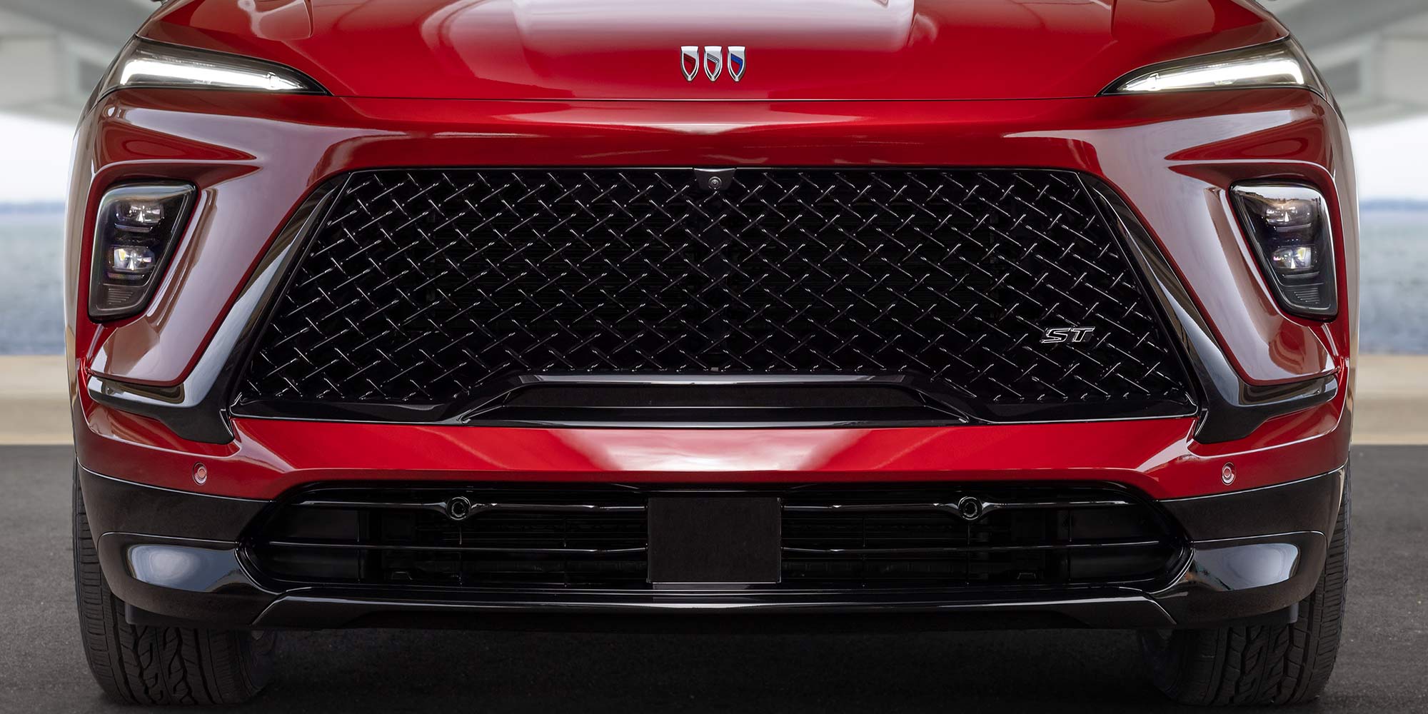 Close-up of the ST Grille on the Buick SUV Sports Touring Trim