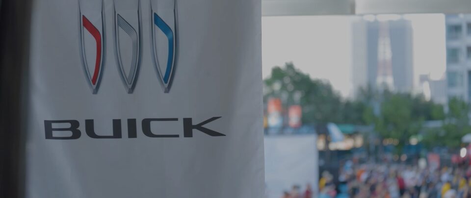 Buick logo on banner