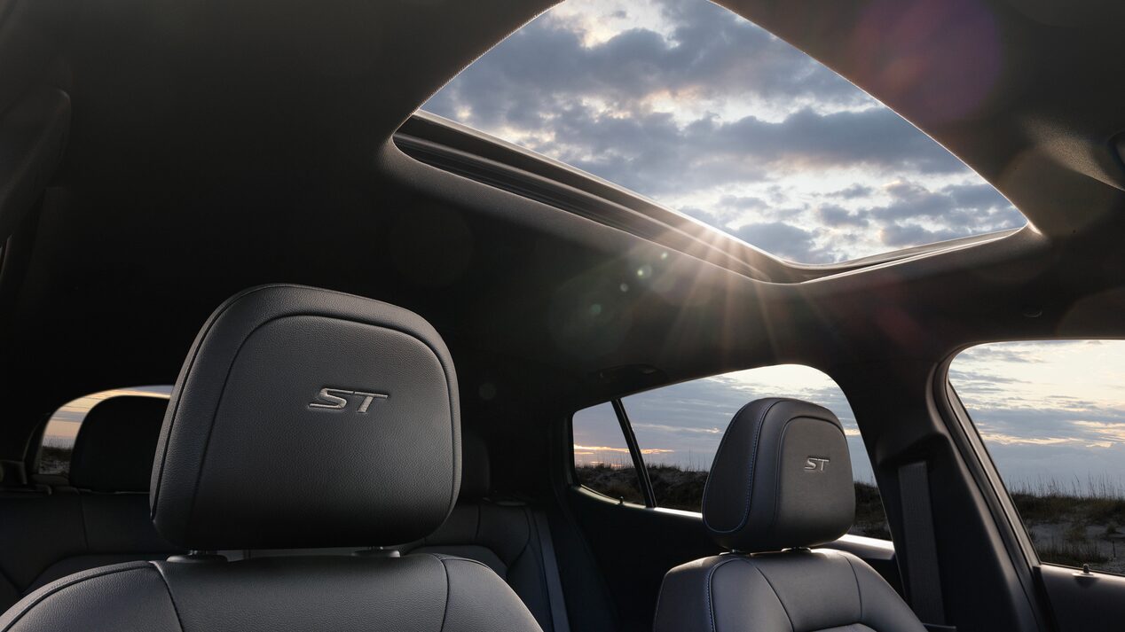 The Open Moonroof on the Buick Envista ST