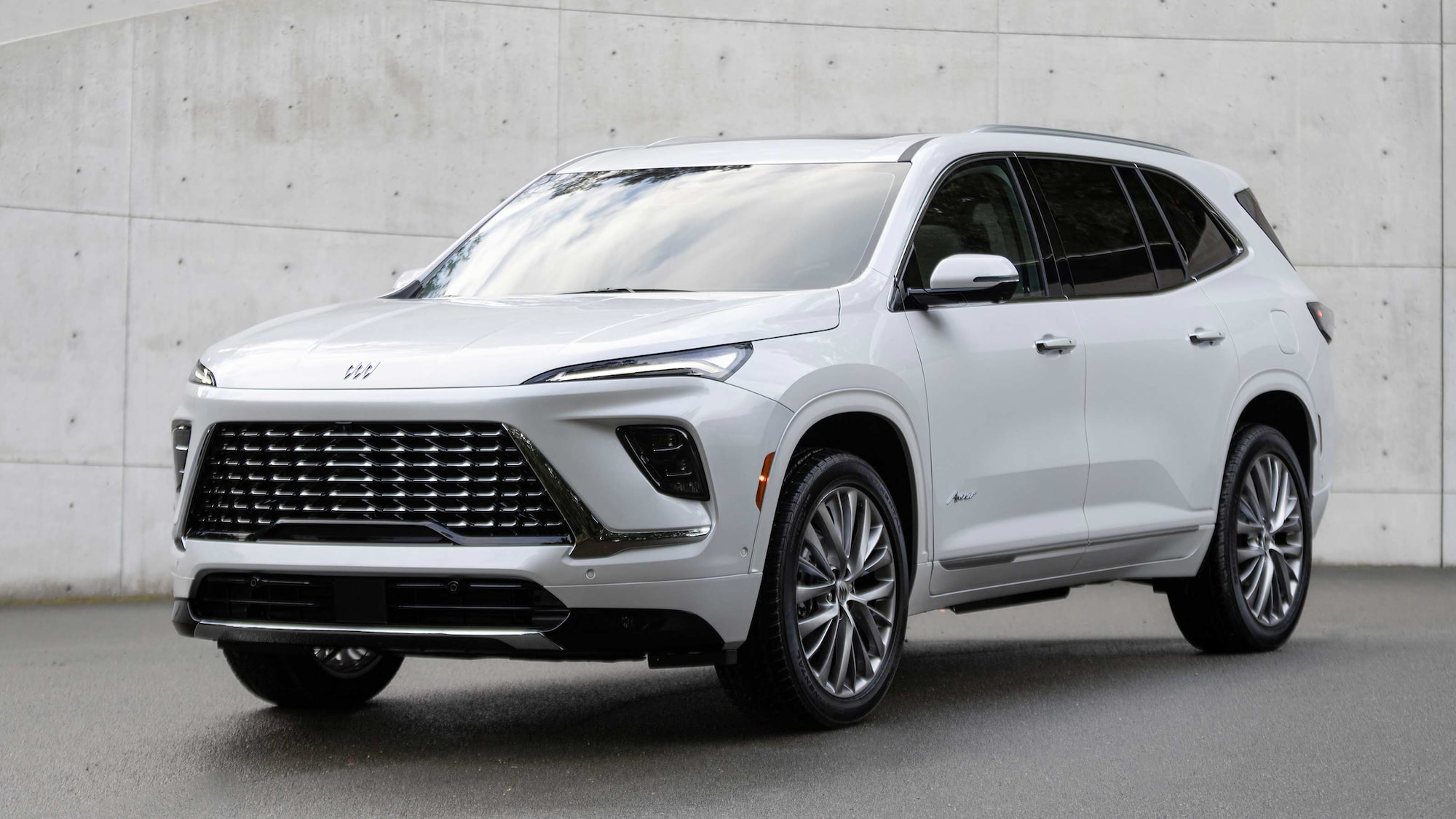 3 quarter view of a white 2025 Buick Enclave